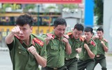 Xem lực lượng công an thi điều lệnh, sử dụng võ thuật chiến đấu